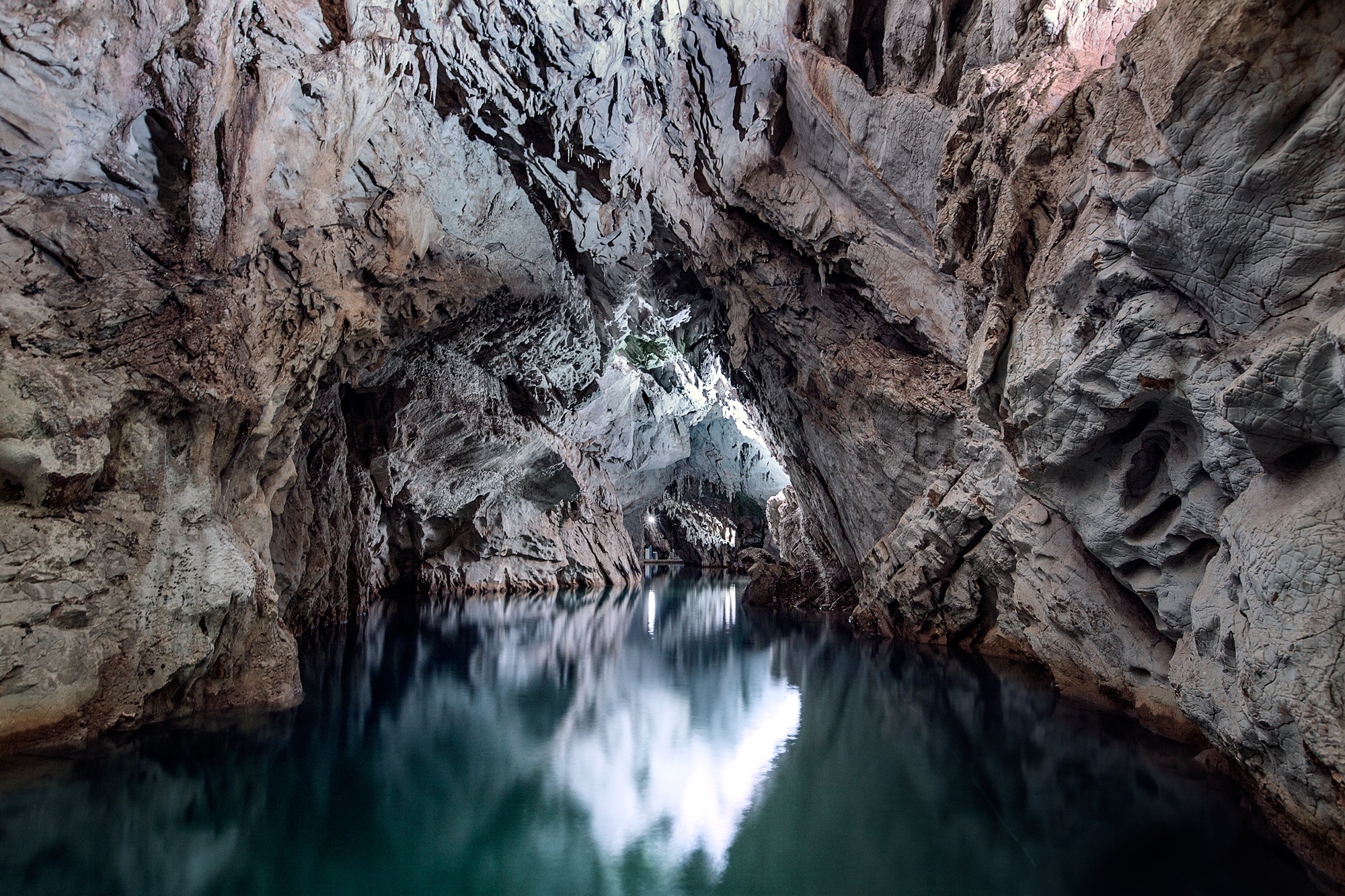 Gua Pertosa - Pertosa | Secret World Trip Planner