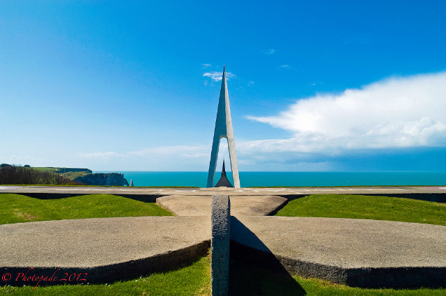 Monumento L'Oiseau Blanc — Étretat