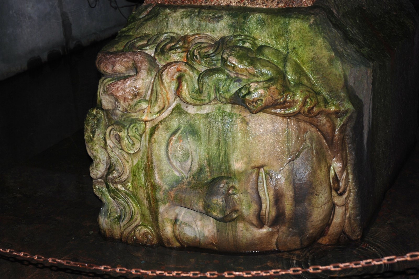 Istanbul:Die Zisternenbasilika - Yerebatan Cd. 1/3 | Secret World Trip Planner