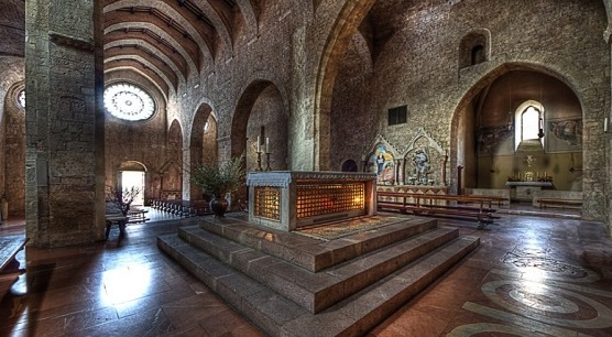 Asisko eta Beneditarren komentua Mendia Subasio - Assisi | Secret World Trip Planner