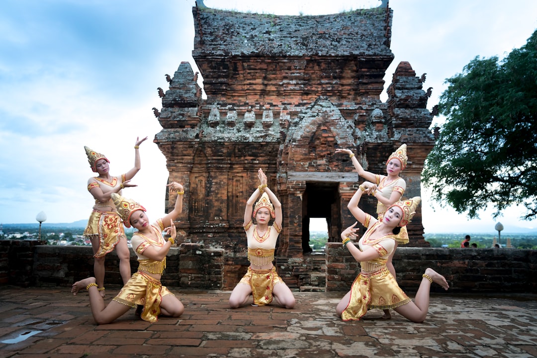 Kambodscha | Der Tanz in der modernen Khmer-Kultur - សង្កាត់សាលាកុំរើក | Secret World Trip Planner