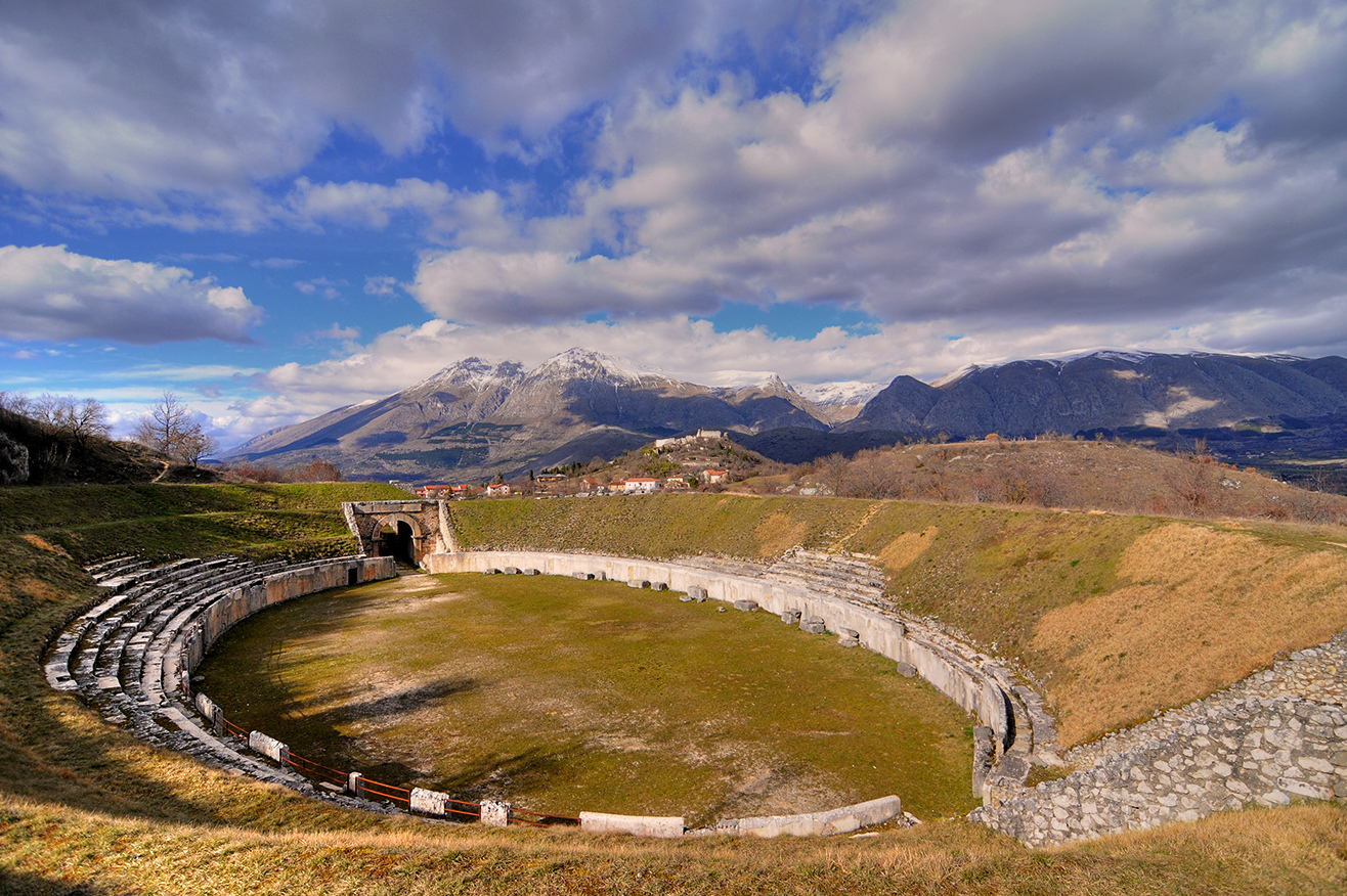 Die antike lateinische Kolonie Alba Fucens - Via Alba Fucens | Secret World Trip Planner