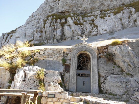 มาดอนน่าของหิมะและตำนาน - Piaggine | Secret World Trip Planner
