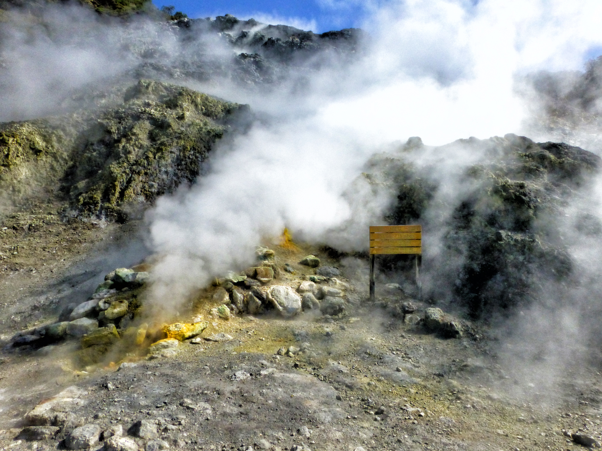 ソルファタラ - Solfatara di Pozzuoli | Secret World Trip Planner