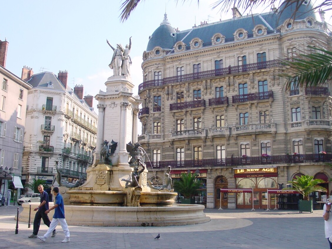 Platz Notre-Dame de Grenoble — Grenoble