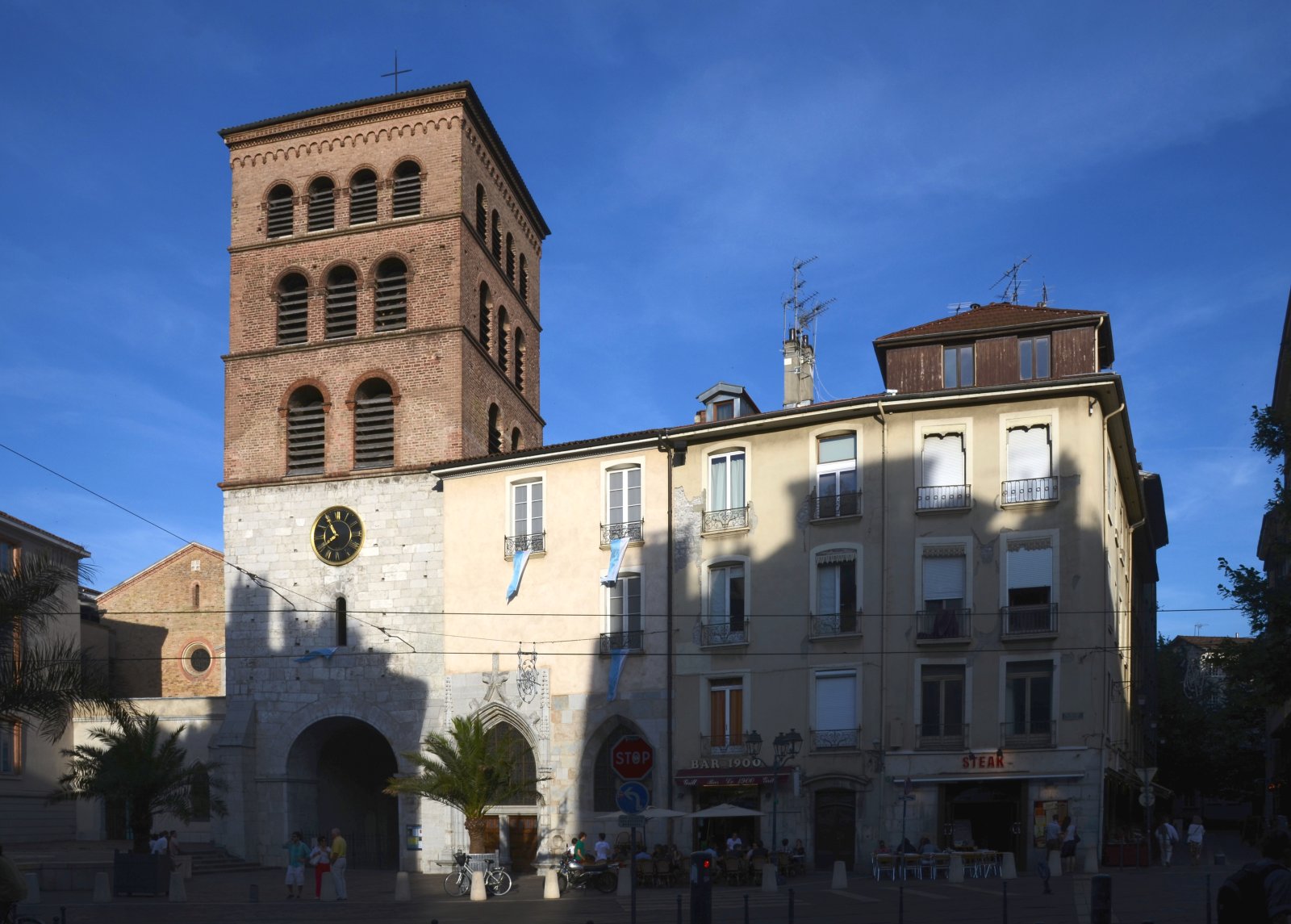 Platz Notre-Dame de Grenoble - Grenoble | Secret World Trip Planner