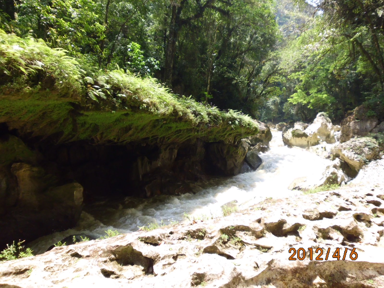 Semuc Champey: 18 natürlich geformte Kalksteinbecken - San Agustín Lanquín | Secret World Trip Planner