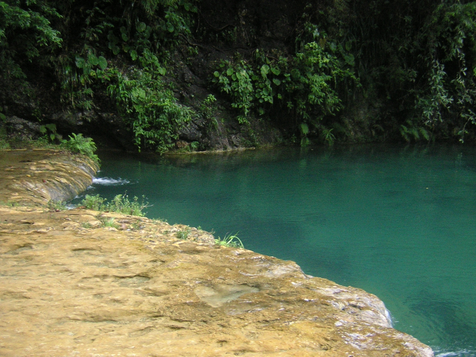 Semuc Champey: 18 natürlich geformte Kalksteinbecken - San Agustín Lanquín | Secret World Trip Planner