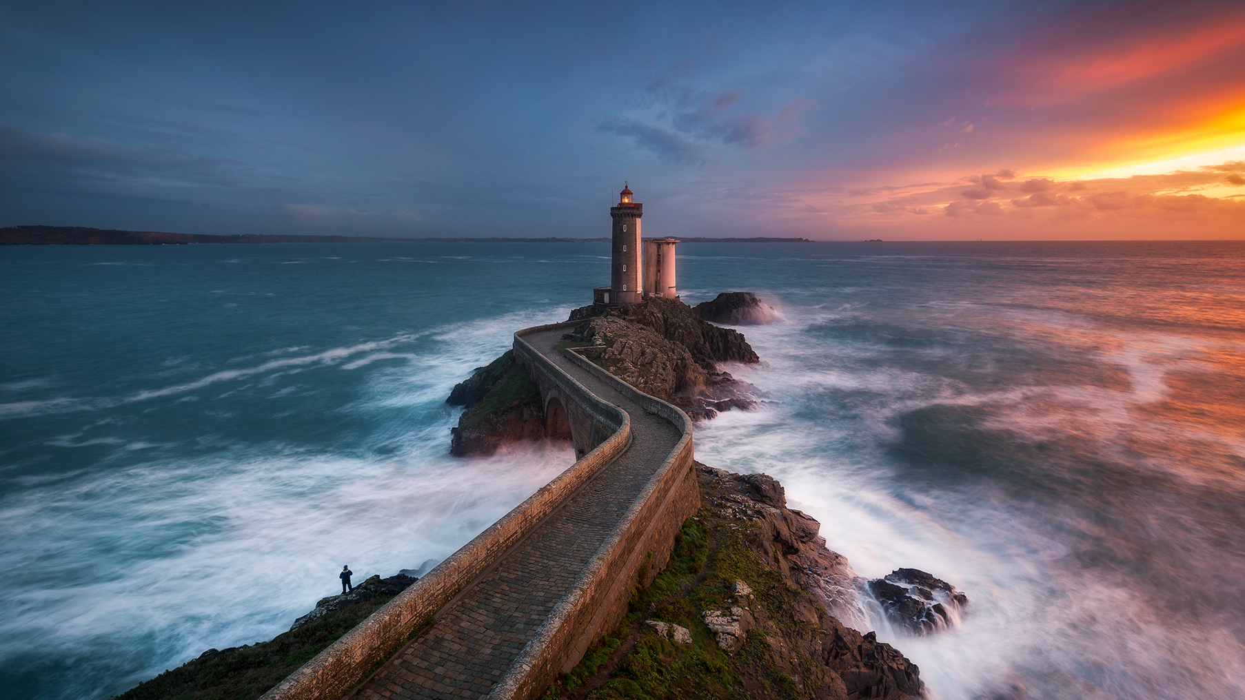 Sonnenuntergang über dem Leuchtturm von Petit Minou... — Plouzané