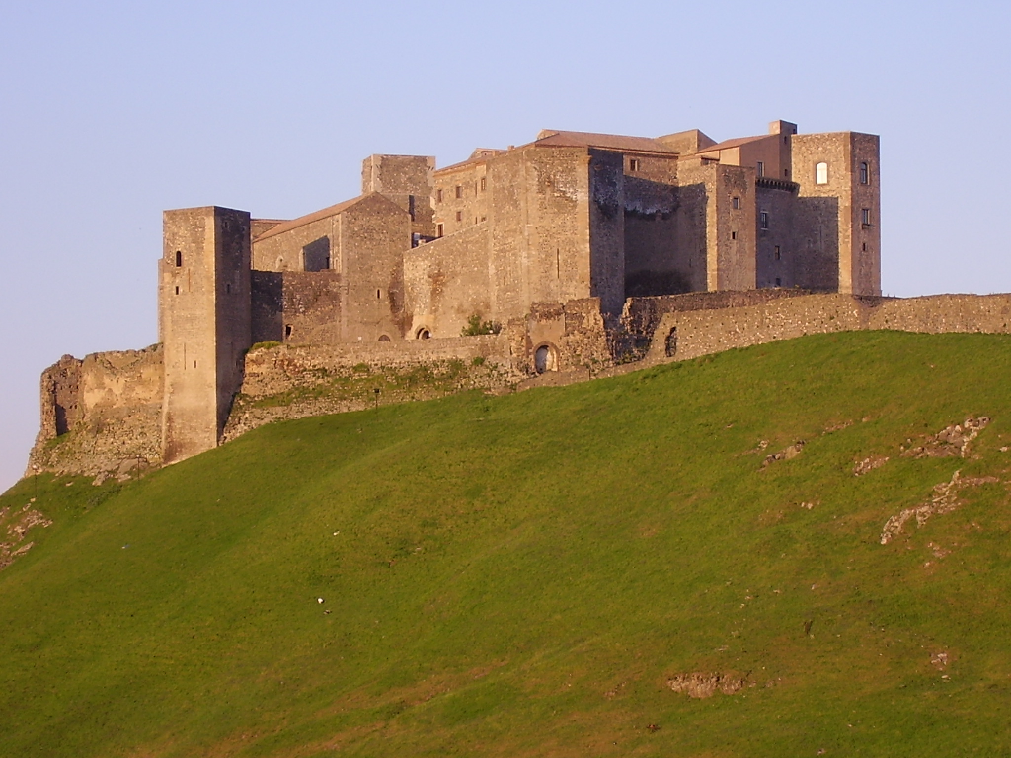 멜피 성 - Melfi | Secret World Trip Planner