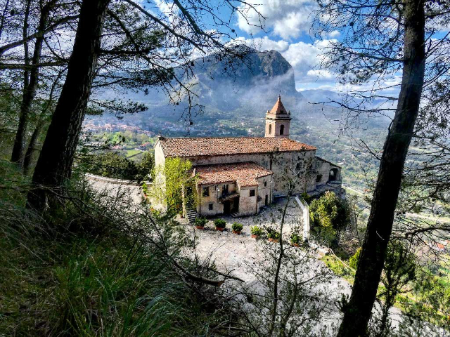 Maria SS Santutegia. Pietrasantarena - San Giovanni A Piro | Secret World Trip Planner