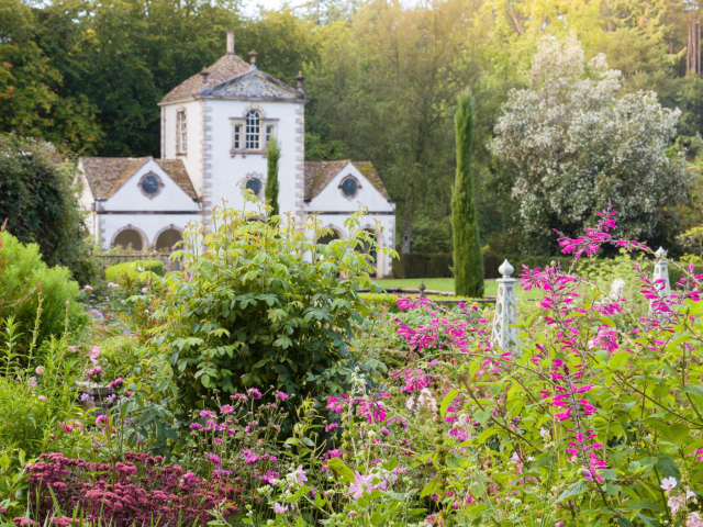 Bodnant Gärten, Wales - Colwyn Bay LL28 5RE | Secret World Trip Planner