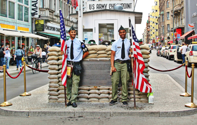 Punto di controllo Charlie - Berlin | Secret World Trip Planner