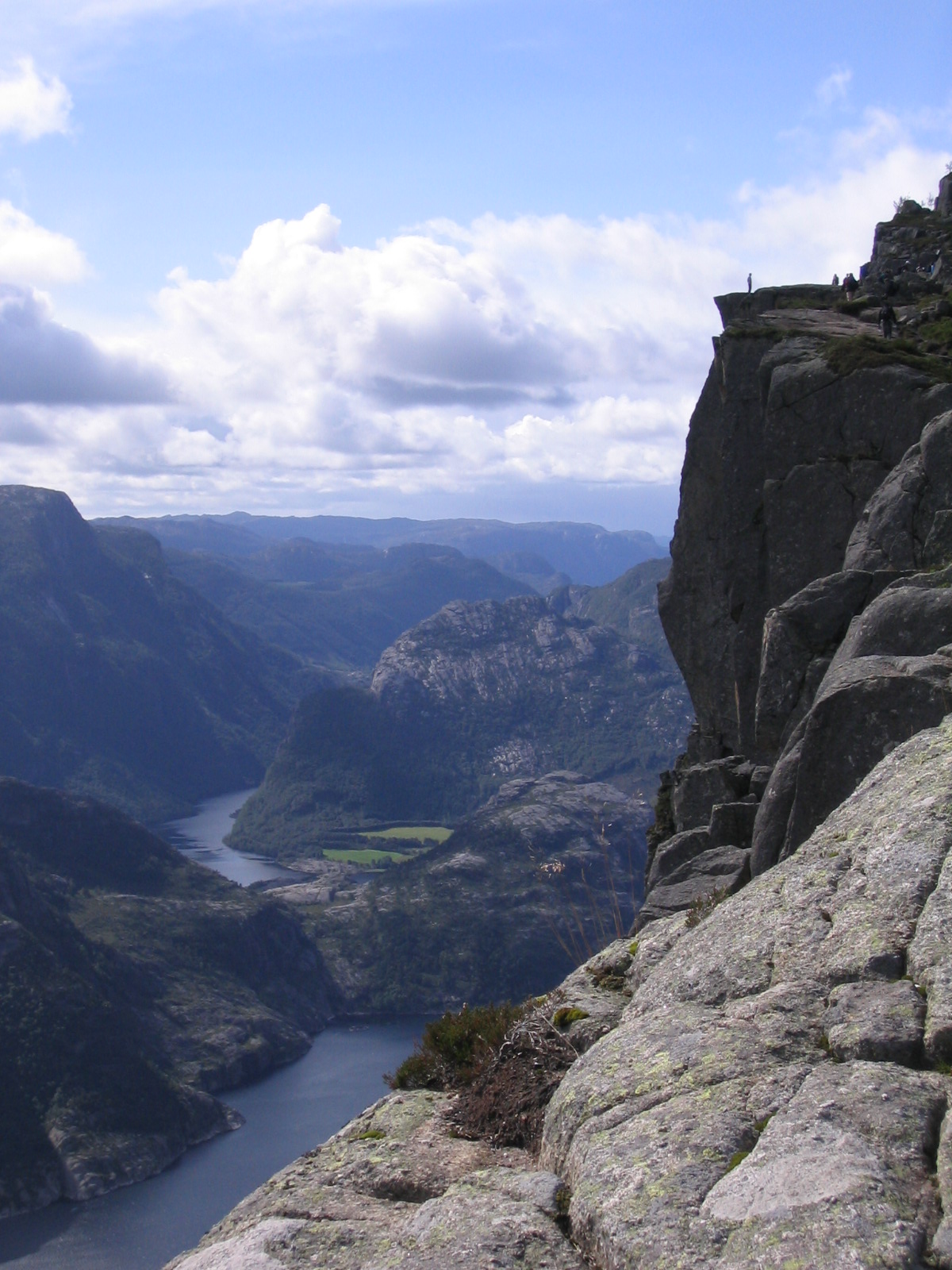 Preikestolen, die Kanzel: ein schierer Felsen am Lysefjord - 4110 Forsand | Secret World Trip Planner