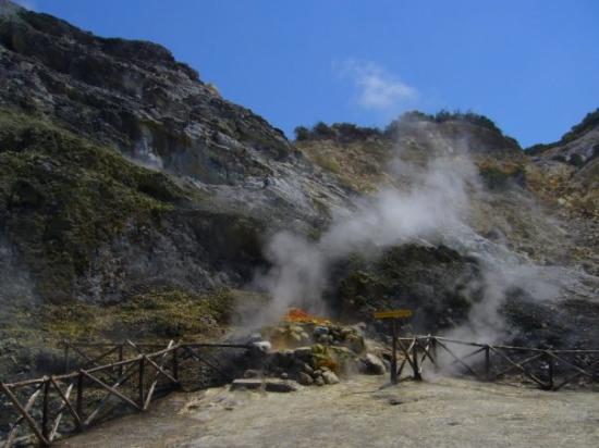 சோல்பதாரா - Solfatara di Pozzuoli | Secret World Trip Planner
