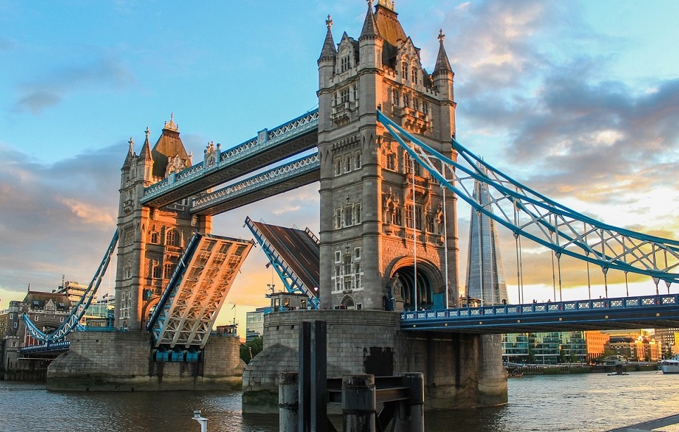Die Tower Bridge, das Wahrzeichen von London — Tower Bridge Rd
