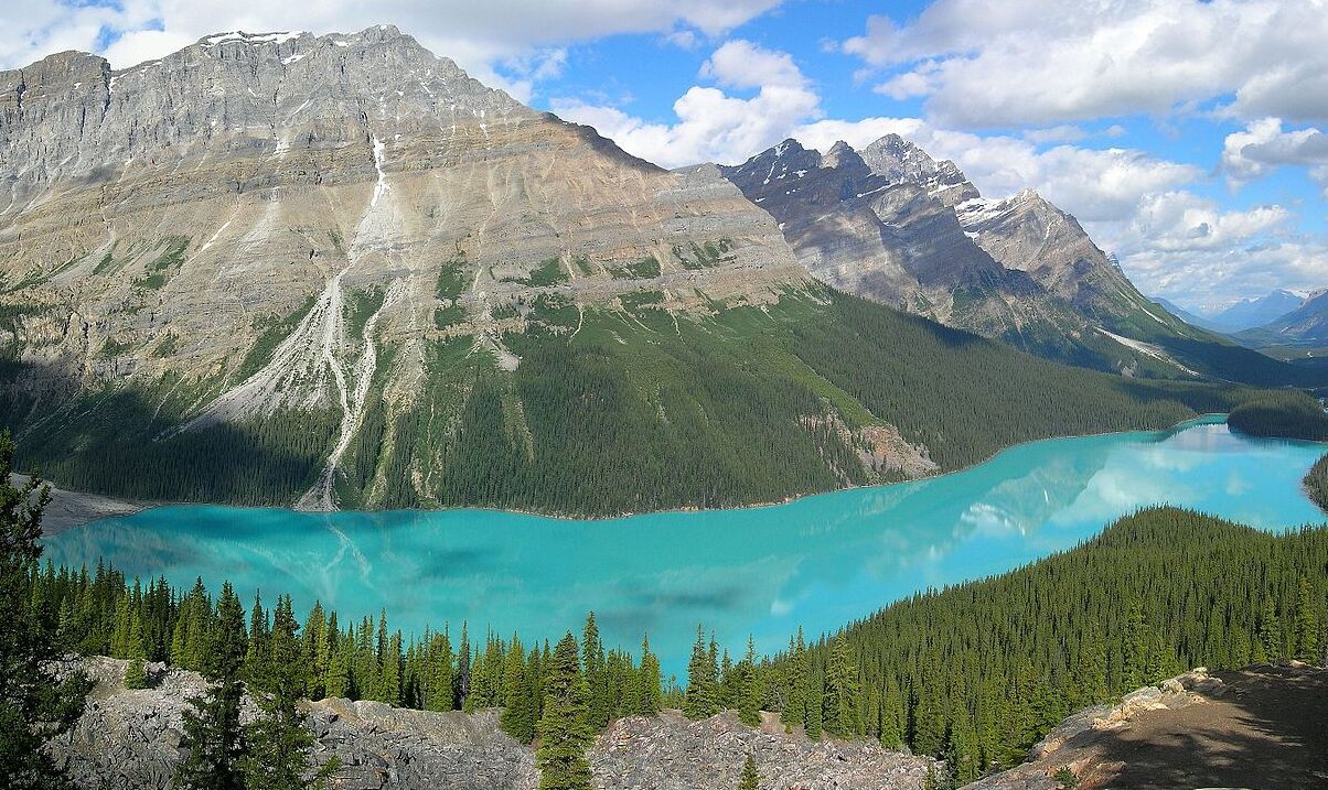 The deep turquoise blue waters of Peyto Lake — Improvement District No. 9