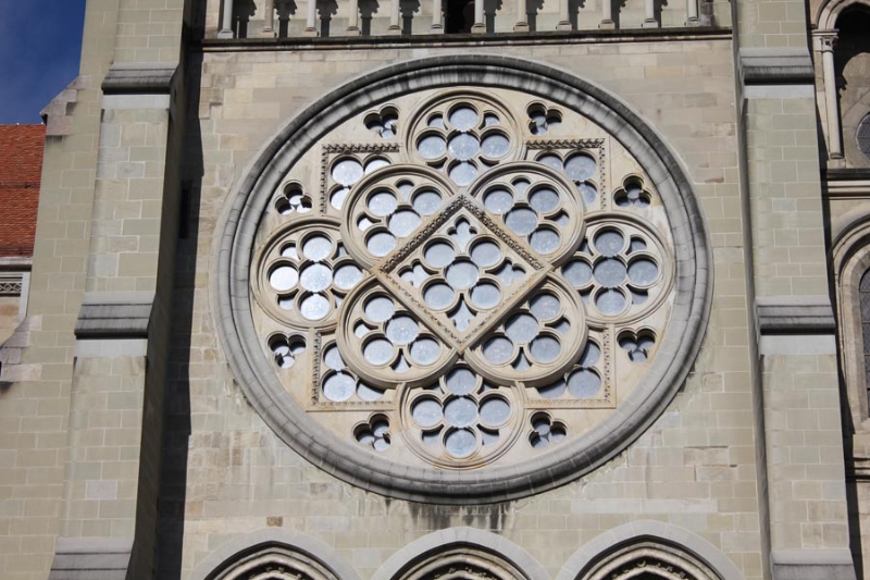 Cattedrale di Losanna - fatiche dei mesi e segni zodiacali - Lausanne | Secret World Trip Planner