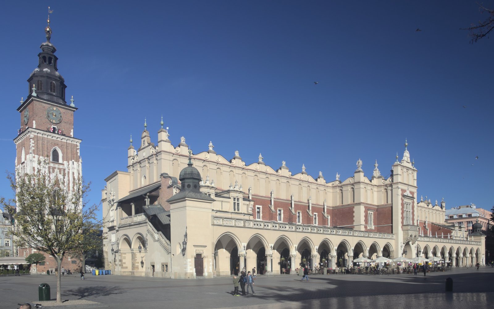 Krakow | Rynek Glówny is the main square of the city. - Kraków | Secret World Trip Planner