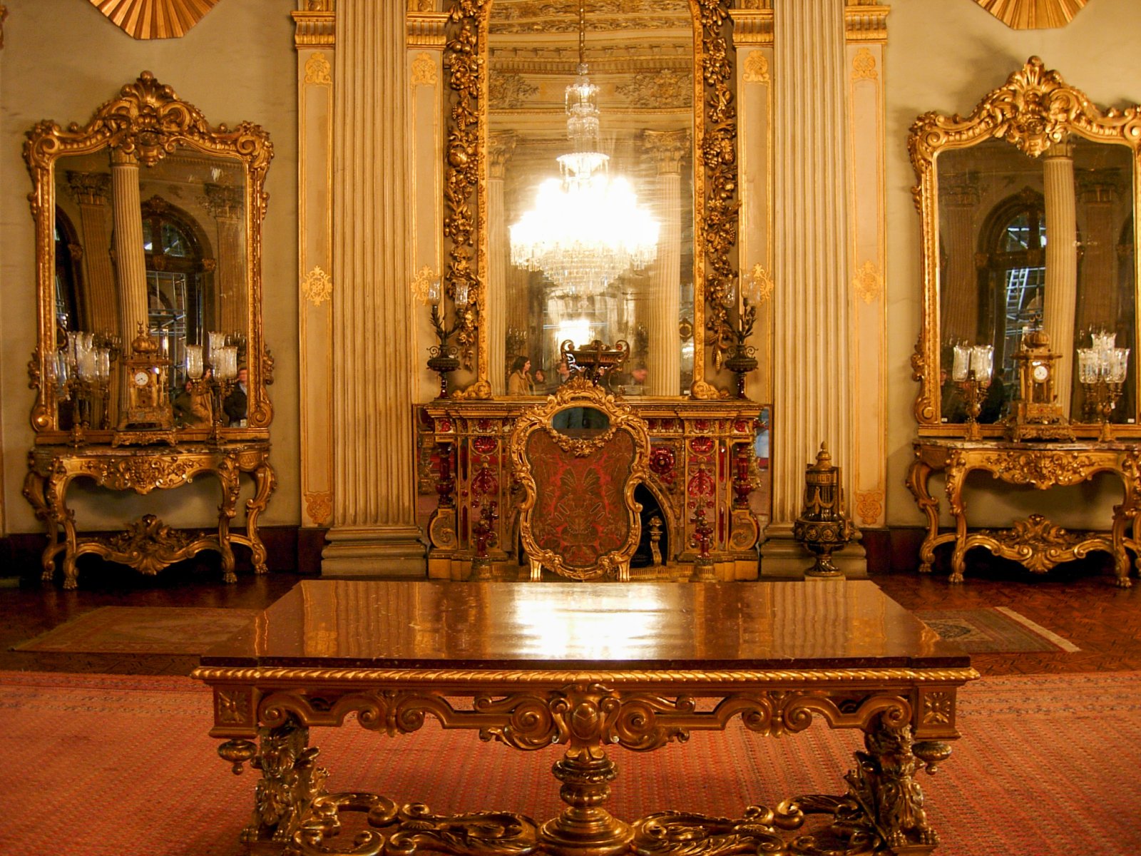 Dolmabahce-Palast, Türkei - Dolmabahçe Cd. | Secret World Trip Planner