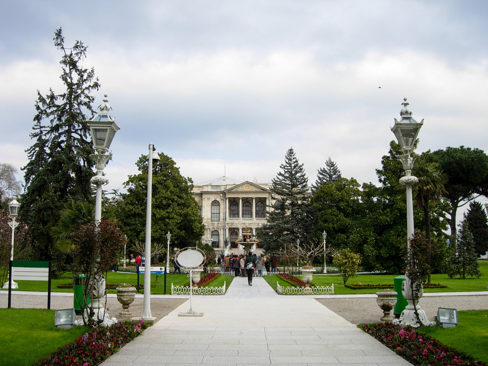 Dolmabahce-Palast, Türkei - Dolmabahçe Cd. | Secret World Trip Planner