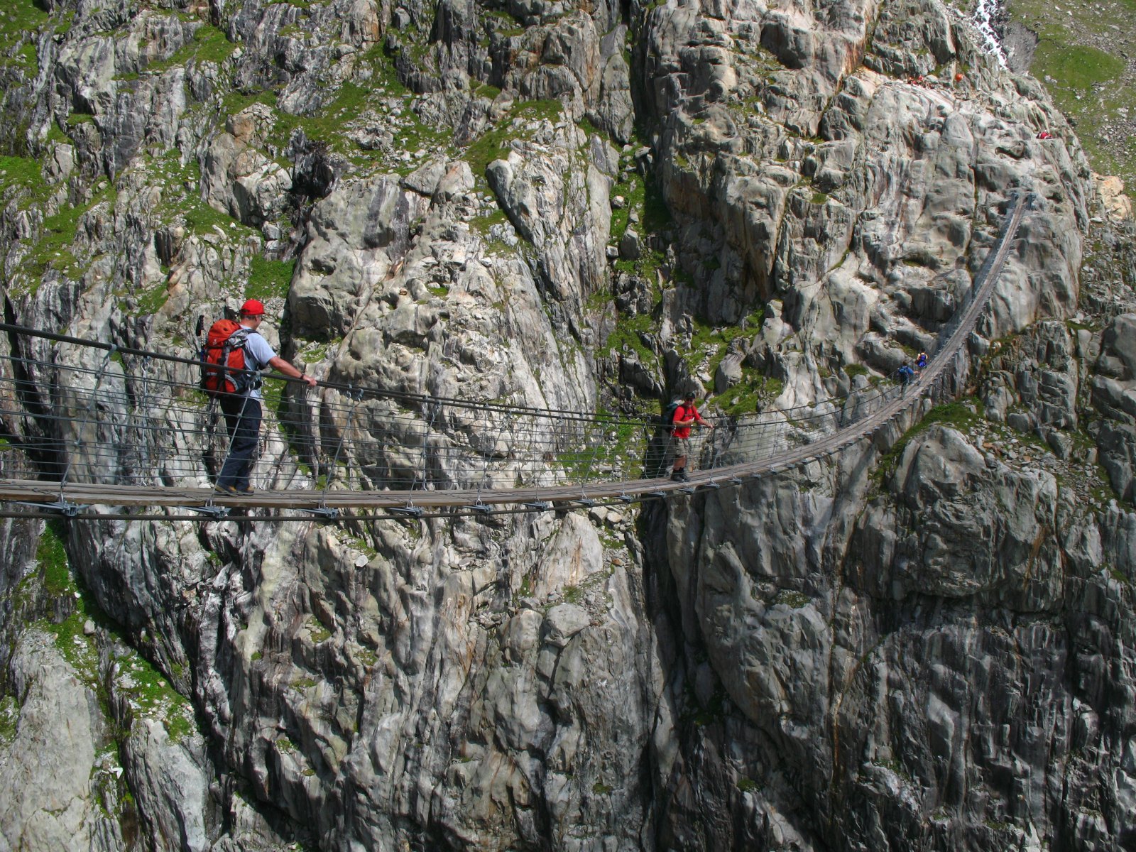 Ponte del Trift nel cuore delle Alpi - Gadmen | Secret World Trip Planner