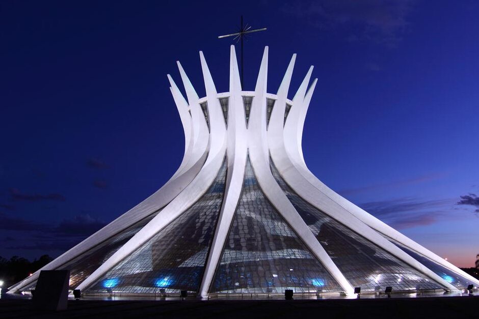 Brasilia | Die Kirchenbären von Niemeyer — Eixo Monumental - Esplanada dos Ministérios - Brasília