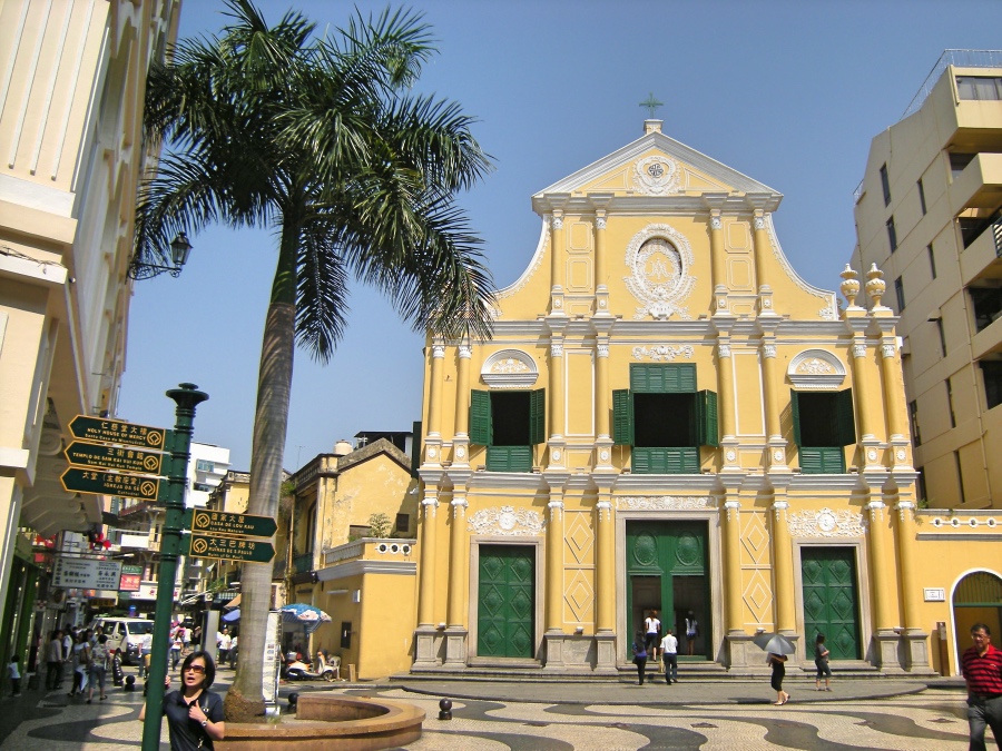 St. Dominikanerkirche - Tv. de São Domingos & Largo de São Domingos | Secret World Trip Planner
