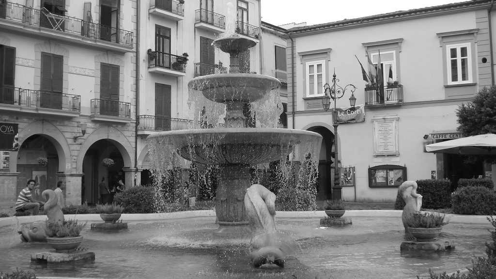 Cava de Tirreni: der Delphinbrunnen - Cava de' Tirreni | Secret World Trip Planner