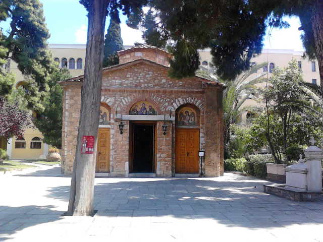 Petraki-Kloster: Ein byzantinisches Heiligtum inmitten des Trubels von Athen - Athina | Secret World Trip Planner