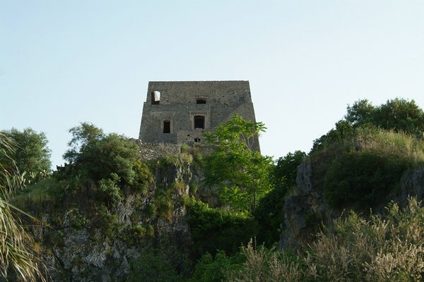 Mnara wa Talao - Scalea | Secret World Trip Planner