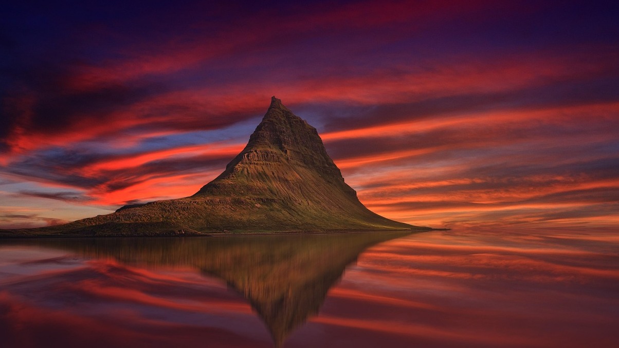 Der Vulkan Kirkjufell - einer der schönsten Berge der Welt - Kirkjufell | Secret World Trip Planner