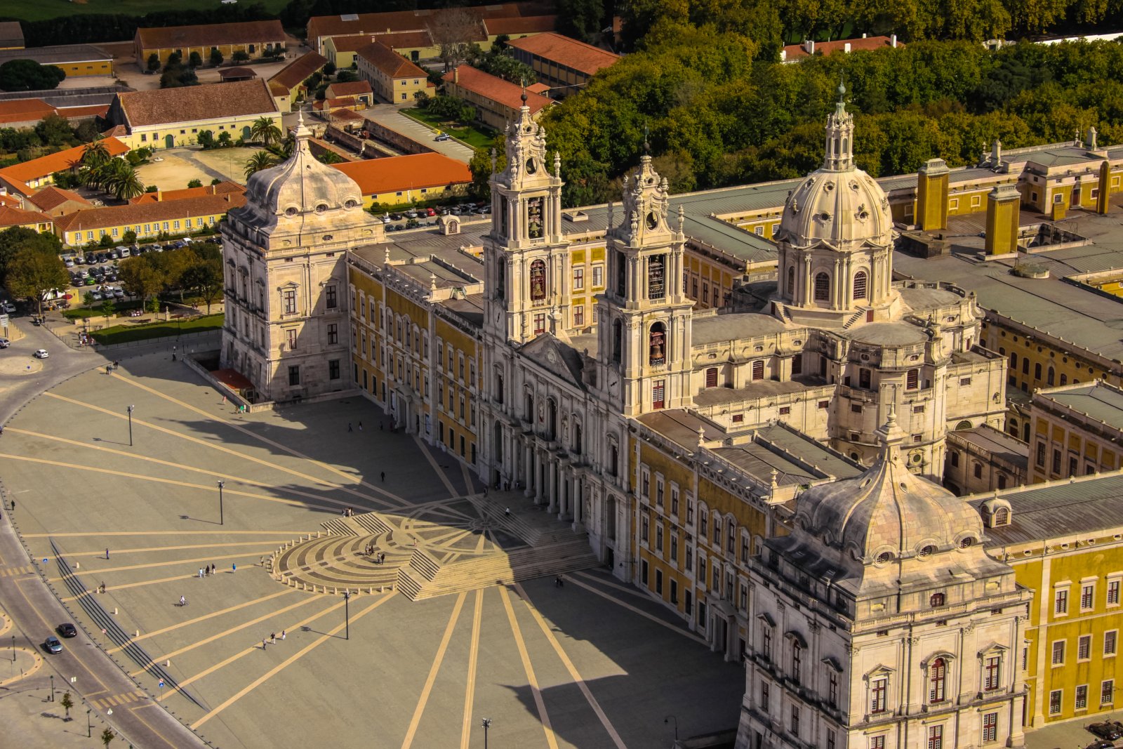Mafra, in Portugal ist die längste Klosterbibliothek - Mafra | Secret World Trip Planner