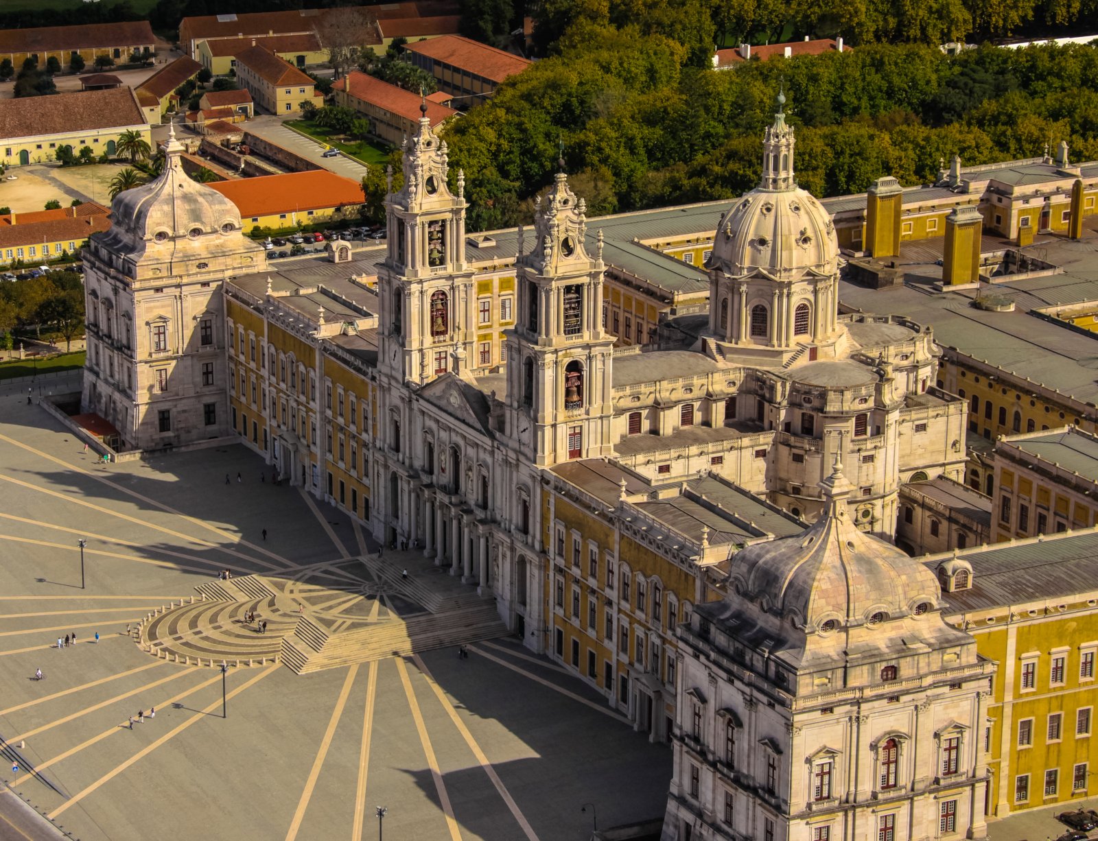 Mafra, in Portugal ist die längste Klosterbibliothek - Mafra | Secret World Trip Planner