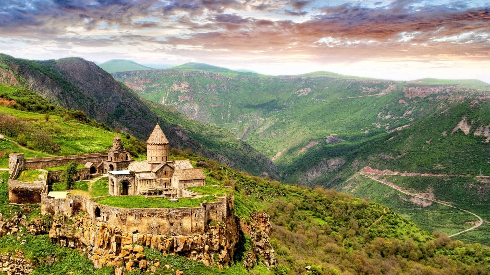 Monastero di Tatev - Halidzor | Secret World Trip Planner