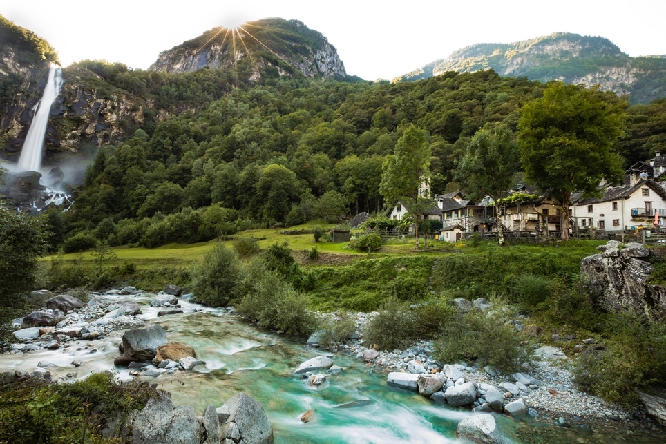 Schweiz | Wasserfallblatt - Cevio | Secret World Trip Planner