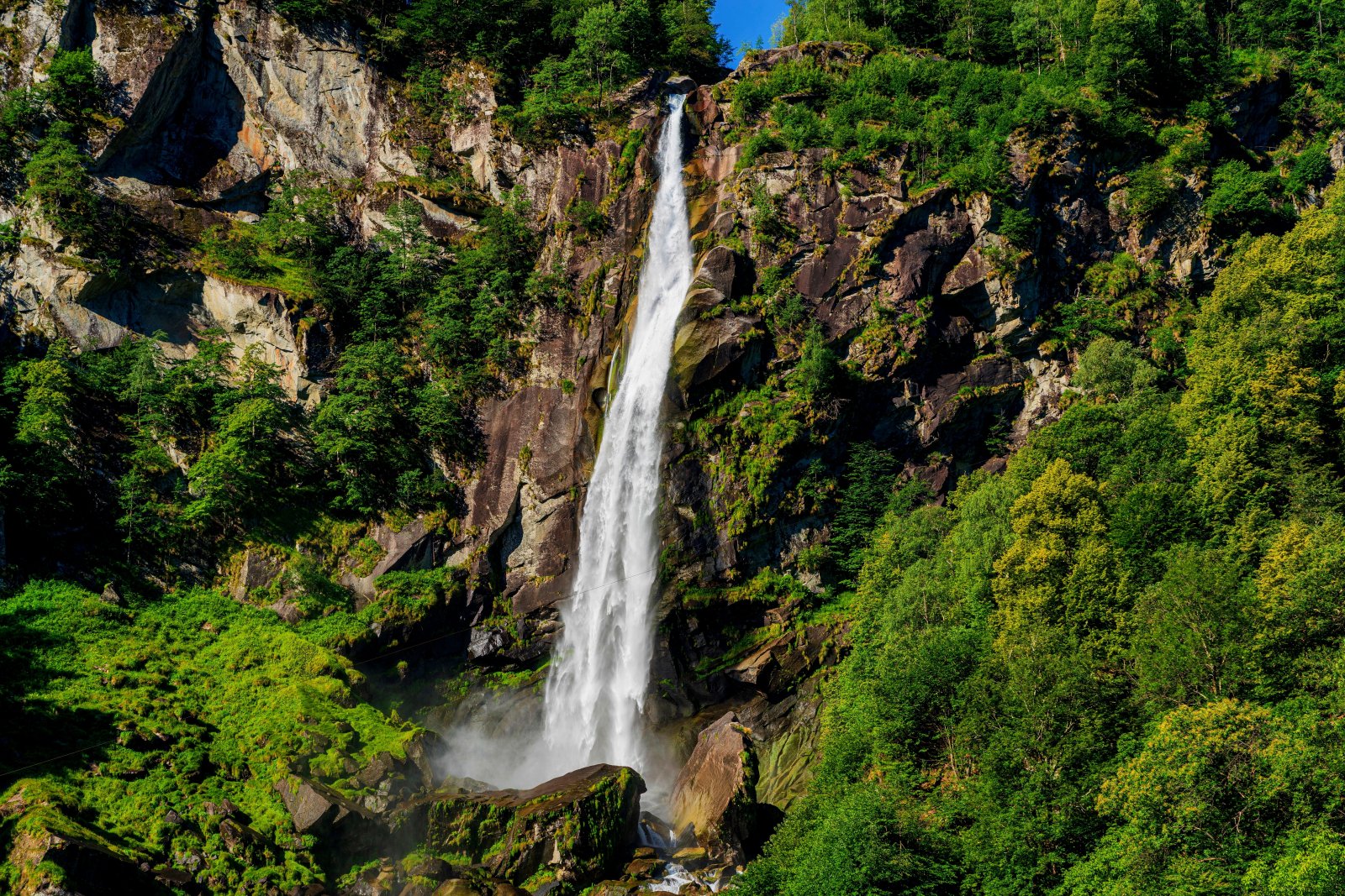Schweiz: La cascate di Foroglio - Cevio | Secret World Trip Planner