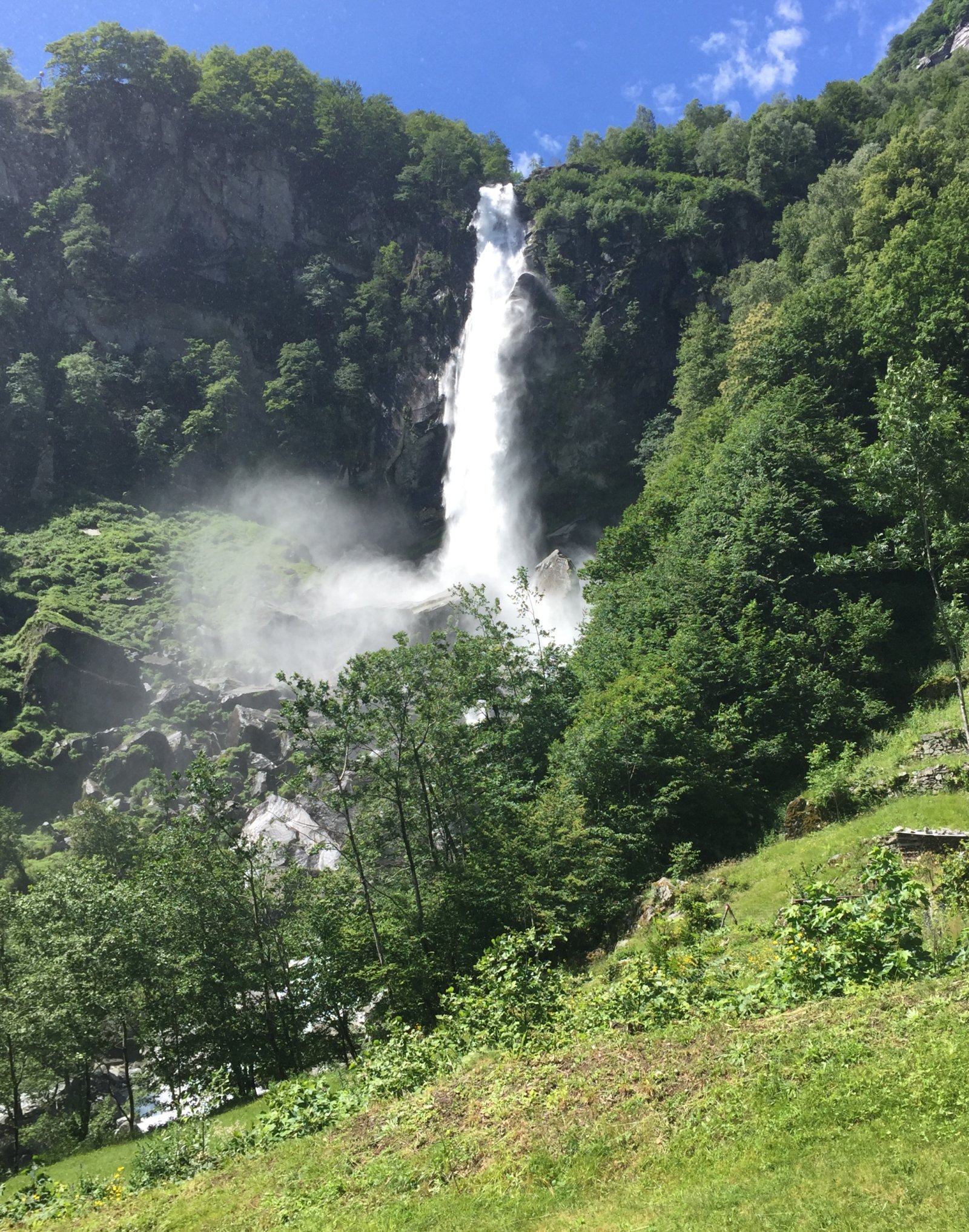 Schweiz: La cascate di Foroglio - Cevio | Secret World Trip Planner