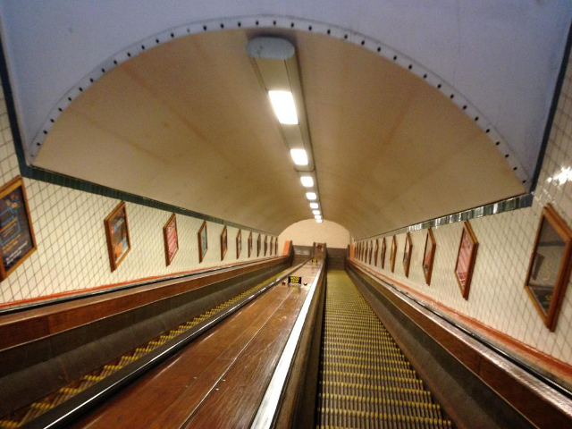 St. Anne's Tunnel - Antwerpen | Secret World Trip Planner