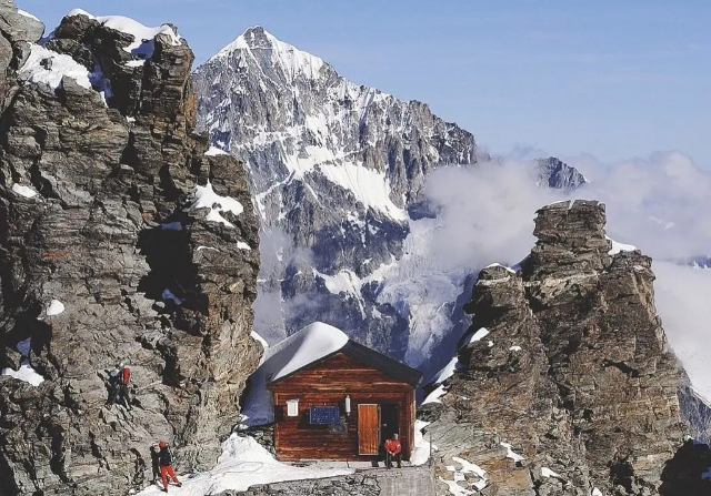 The Solvay Bivouac - Zermatt | Secret World Trip Planner