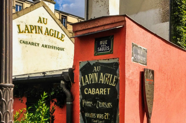 Im Kabarett Rabbit Agile - Paris | Secret World Trip Planner