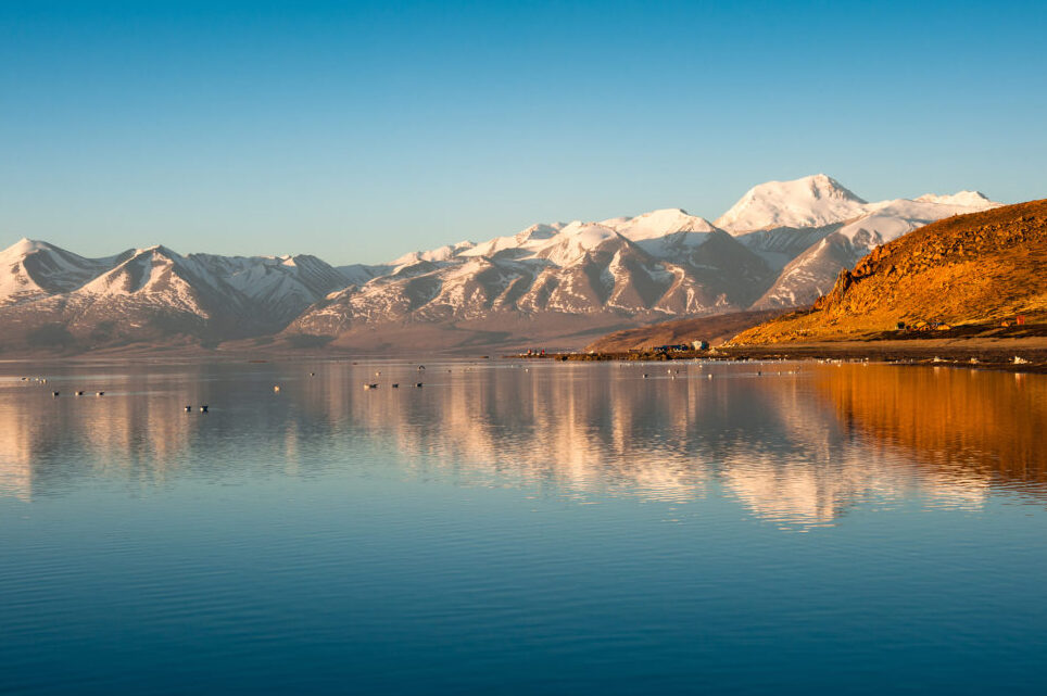 Manasarovar-See: der höchstgelegene Süßwassersee der Welt — Prefettura di Ngari