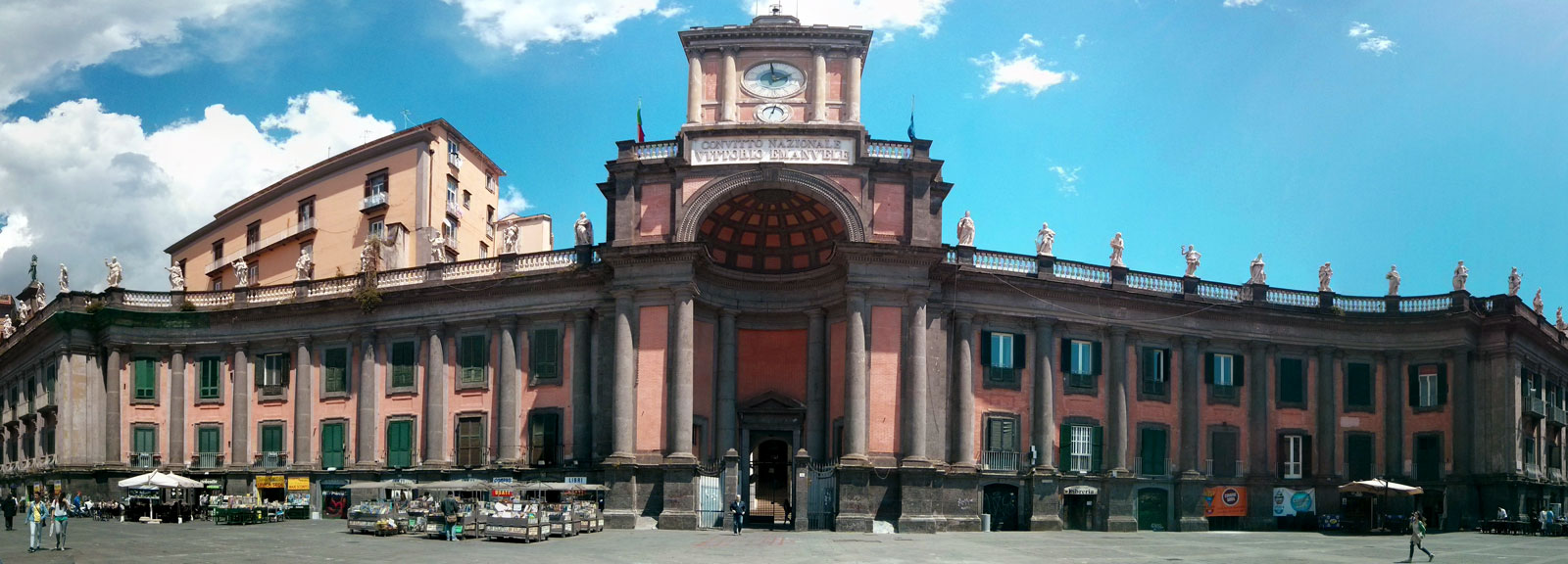 Рэдкі гадзіннік, які адпавядае раўнанню часу - Napoli | Secret World Trip Planner