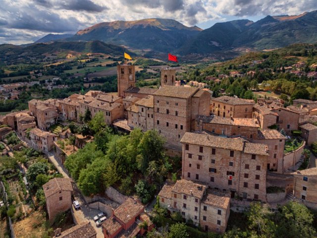 Сарнано тосгон - Sarnano | Secret World Trip Planner
