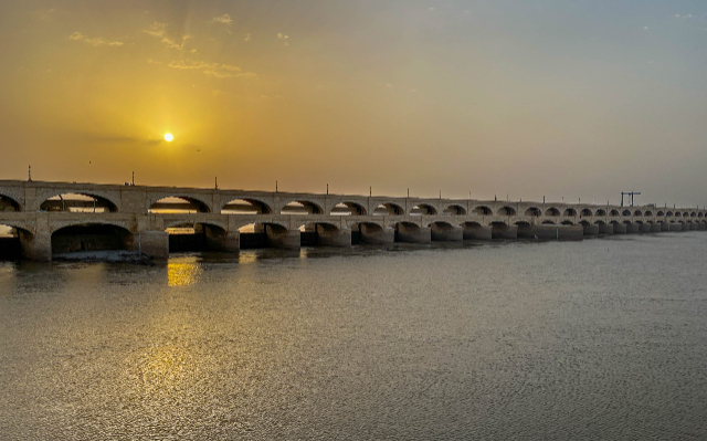 Sukkur Barrage: Engineering Marvel of Pakistan's Irrigation — Sukkur