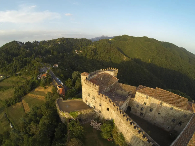 El castell Malaspina de Fosdinovo - Fosdinovo | Secret World Trip Planner