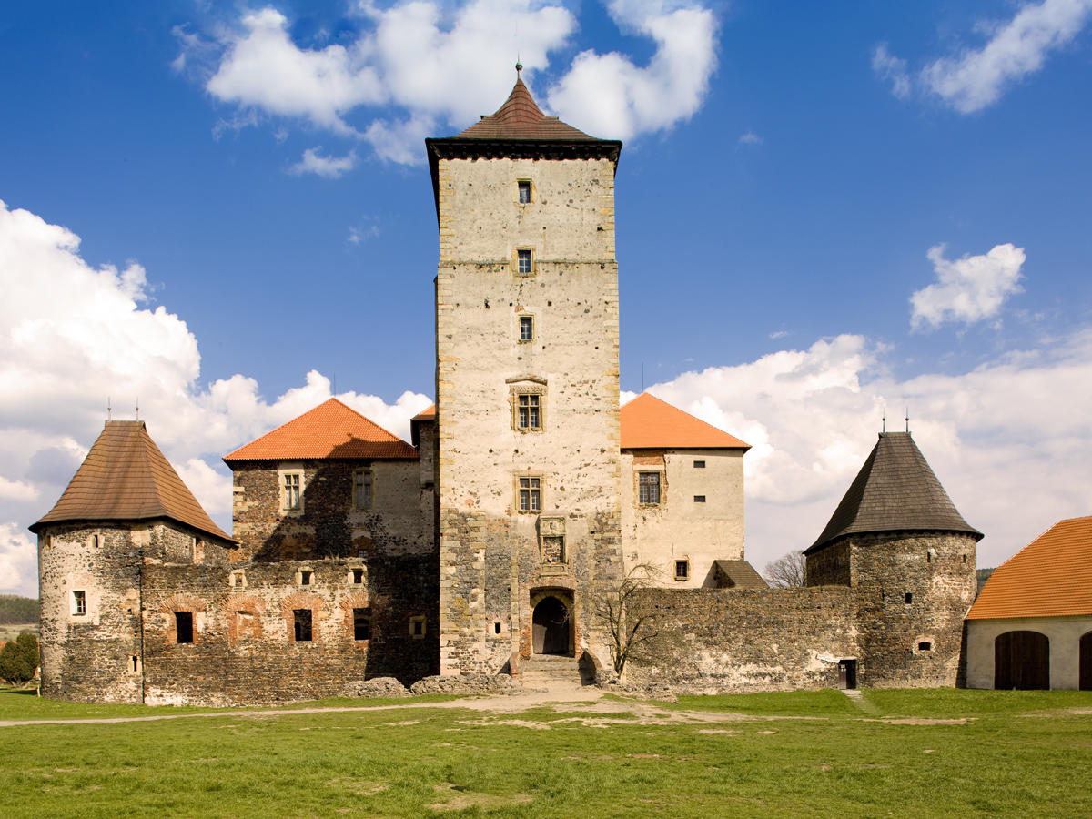 Castello di Svihov - ?erné jezero | Secret World Trip Planner