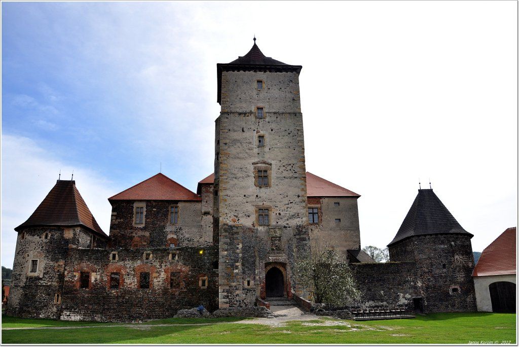 Castello di Svihov - ?erné jezero | Secret World Trip Planner