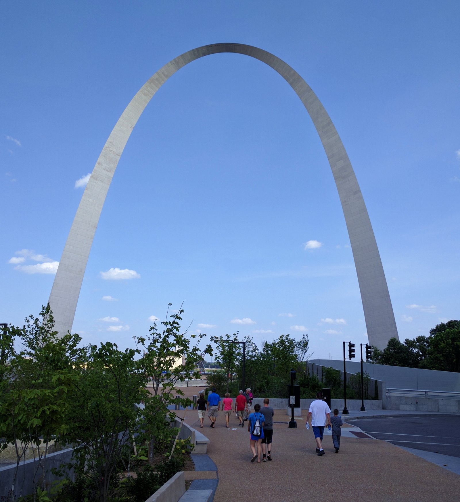 Gateway arch is the tallest arch monument in U.S - St. Louis | Secret World Trip Planner