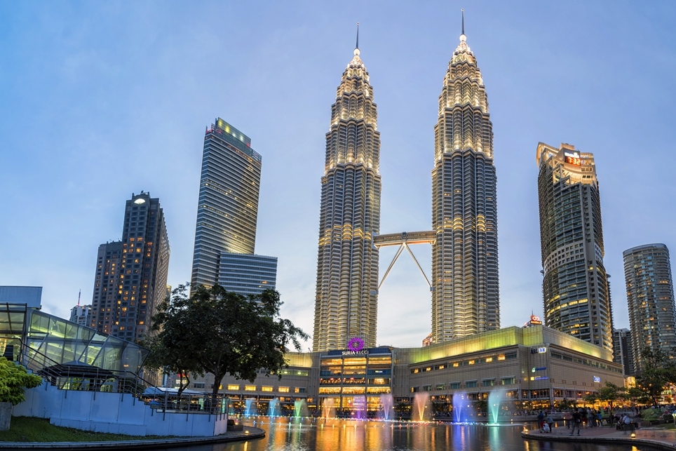 Die Petronas-Türme in der Stadt Kuala Lumpur — Kuala Lumpur